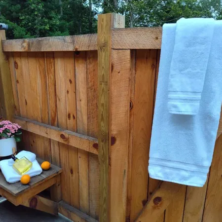 FREE BEACH PASS! NEAR CRAIGVILLE BEACH! 4 bedroom in charming Barnstable w/ AC.