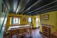 School House; cosy cottage, hot tub, Peak District