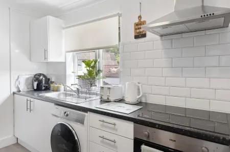 Cosy One Bed Apartment, in the historic town of Chatham Отели рядом с достопримечательностью «The Dockyard Railway»