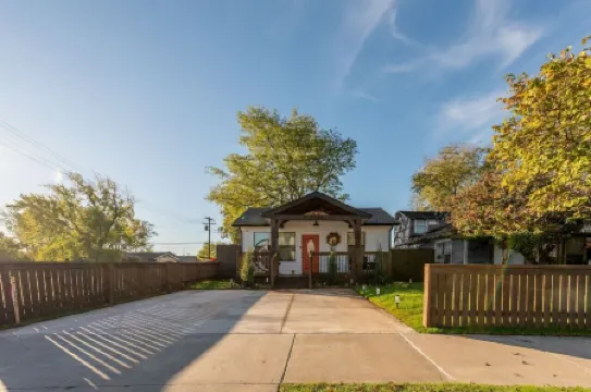 Kendall Whittier TU, Downtown