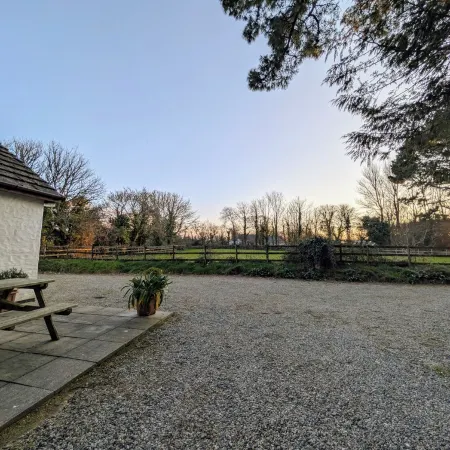 Pine Croft Cottage - sleeps 4, tucked away in the woodland, 5 minutes from beach