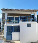 Island Stone house 15m from the beach.