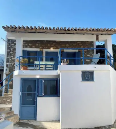 Island Stone house 15m from the beach.