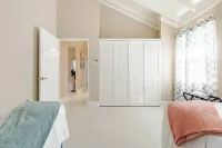 2Bdrm Villa with WiFi, AC, Hotwater & Security Hotels in RioNuoya