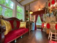 Romantic Tiny House for Two w/ Clawfoot Tub Near Lake Oconee - 3-Star