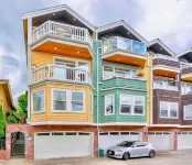 Luxury Stay! Iconic Space Needle View with Easy Access to AK Cruise Terminals! Hotels in Eastlake