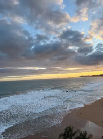 Cozy 1-bedroom beachfront condo with AC and WiFi in charming Luquillo