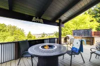 < 1 Mi to Port of Alsea: Inviting Gem w/ Views! - 3-Star