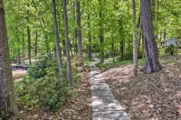 Lakefront Milledgeville Cabin Private Dock, Porch - WiFi