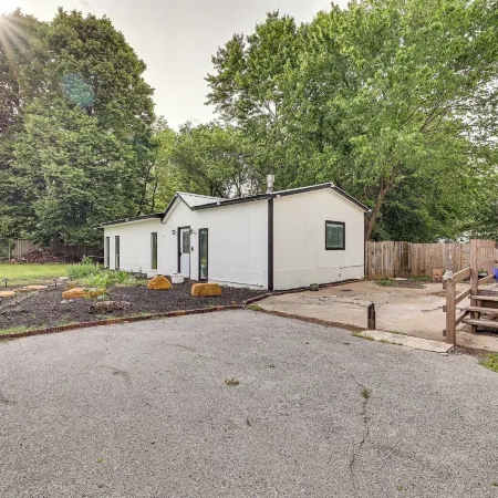 Springdale Vacation Rental ~ 9 Mi to Fayetteville!