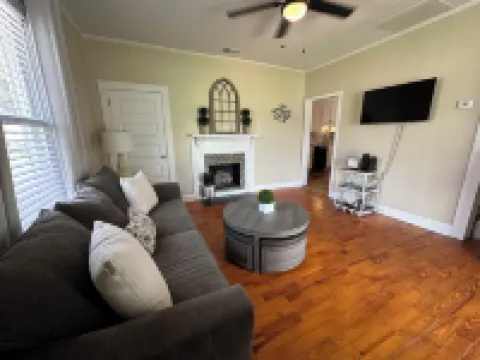 Experience Charlotte! Close to CLT Airport, White Water Center and More! 貝爾蒙特酒店