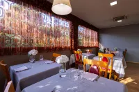 La Villa, Sure Hotel Collection by Best Western - breakfast
