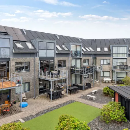 "Skade" - 10m from the Sea