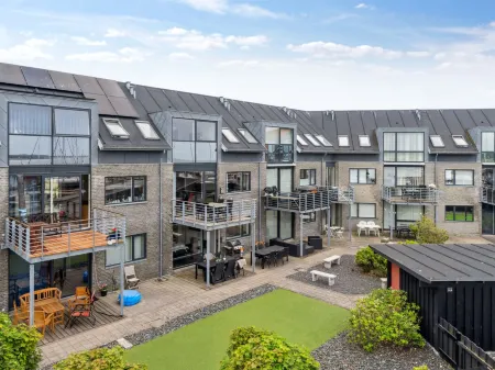 "Skade" - 10m from the Sea