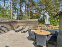 "Ellinor" - 300m from the Sea
