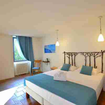 Logis Hôtel Rest. du Midi Rooms