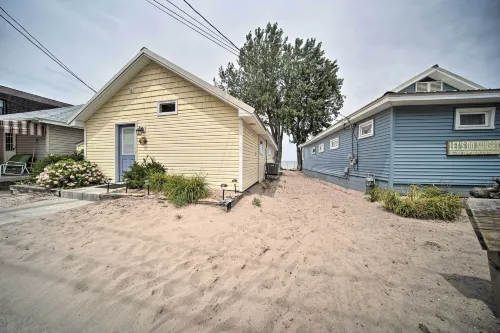 1 Mi to Presque Isle Waterfront Lake Erie Cottage - Parkering