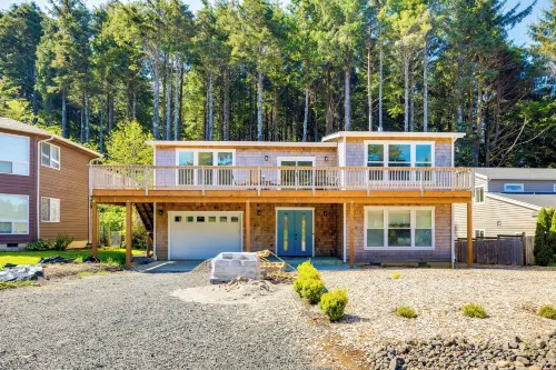 Modern Arch Cape Home Ocean View, Steps to Beach! - spa