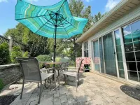 Lovely 3 Bdrm Home w/Free Parking Close to I-75!