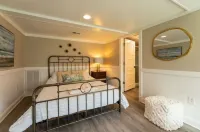 Virginia Dare Cottage-Walk 2 Manteo Waterfront Hotels in Manteo