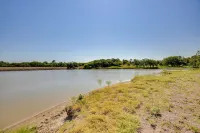 Cozy Interior and Lake View McKinney Ranch Home! - Country Houses