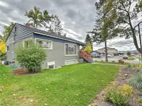 Comfy and Cozy Kalispell Home Walk to Downtown فنادق في كاليسبيل
