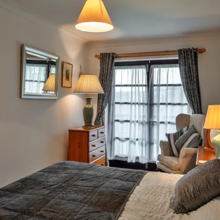 Bungalow in Cornwall with Orchard Views Отели в г. Хейл