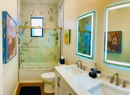 Modern Tranquil River Home w/Hot Tub