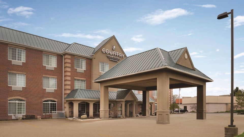 Country Inn & Suites by Radisson, Valparaiso, IN