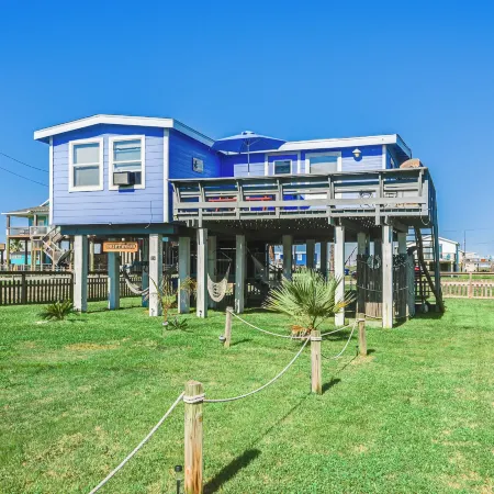 1 Mi to Surfside Beach: BBQ-Ready Home in Freeport