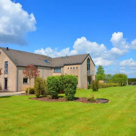Delightful Villa in Sourbrodt with Swimming Pool Terrace