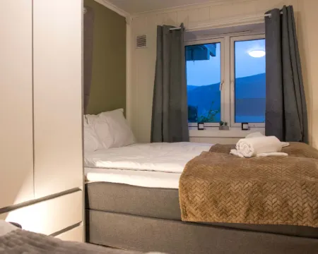 Charming 2BR Tromso Home Wi-Fi & heater Hoteles en Tromso