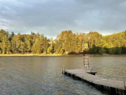 Sacandaga Lakefront Home, Pet Friendly, Sleeps 15! Fire Pit, Outdoor Deck โรงแรมในFulton County