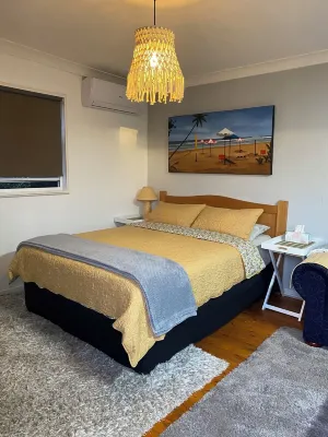 Beachside cabin + solar heated pool @ Spoon Bay