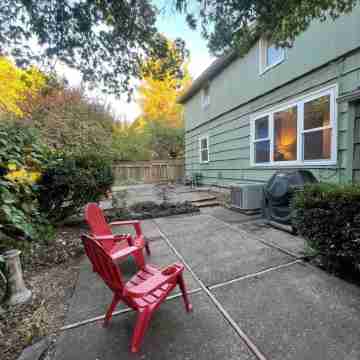 Spacious 5-Bedroom House in Eugene, Walking Distance to Campus, Hayward Field Hotel Exterior
