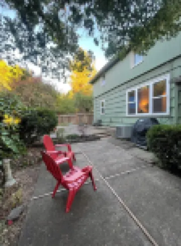 Spacious 5-Bedroom House in Eugene, Walking Distance to Campus, Hayward Field