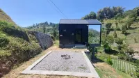 Alazka Cabin Hotels in Cisarua