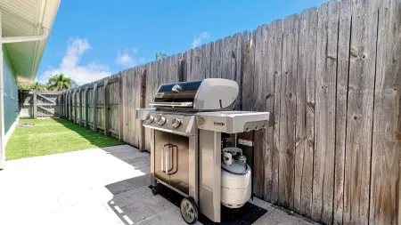 Beach House for the Family w/ Heated Pool