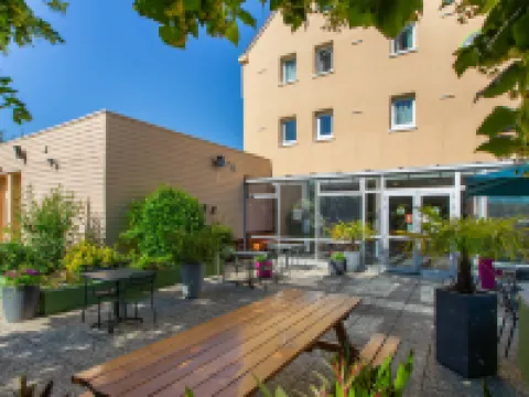 B&B โฮเทล ชาร์ทร์ส์ เซ็นเตอร์ คาเธดรัล โรงแรมในชาทร์