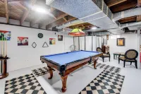 'Baby Grand on Main' Lebanon Home w/ Game Room! - 3성급