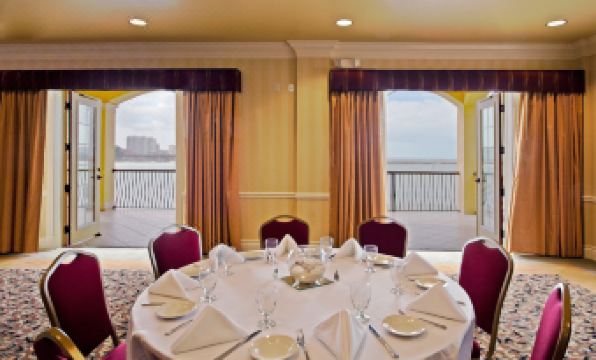 Holiday Inn & Suites CLEARWATER BEACH by IHG