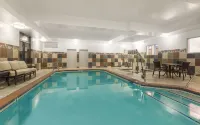 Holiday Inn Express & Suites EUGENE DOWNTOWN - UNIVERSITY by IHG - Kolam Renang