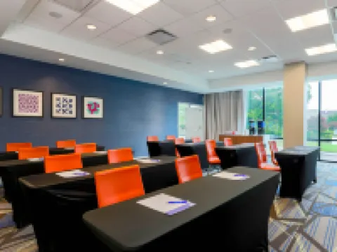 ホリデイ イン エクスプレス & スイーツ フォートワース ダウンタウン by IHG フォートワースのホテル