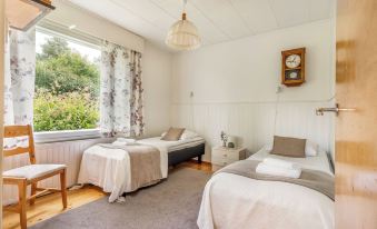 Spacious 3BR House - River View & Sauna