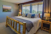 Westport Retreat w/ Pool Table: Walk to State Park