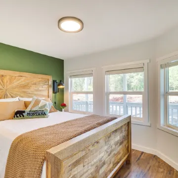 20 Mi to Glacier Natl Park Pet-Friendly Cabin