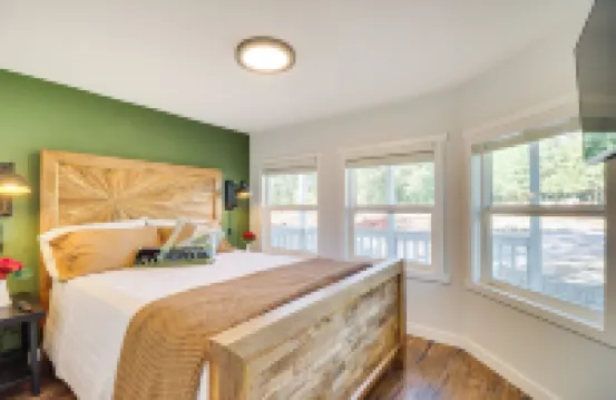 20 Mi to Glacier Natl Park Pet-Friendly Cabin