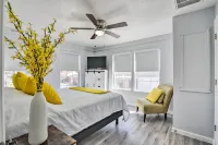 Galveston Retreat w/ Backyard & Patio! - 스파