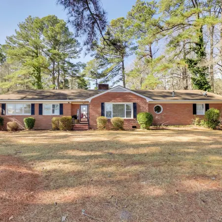 < 2 Mi to Ecu: Cozy Greenville Getaway w/ Porch!