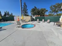 Quality Inn & Suites Tulare - Pools